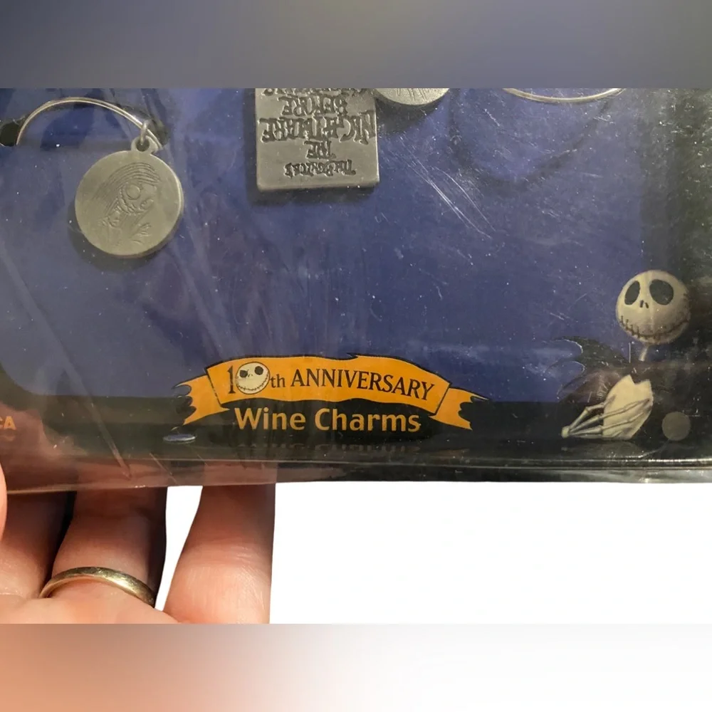 NIGHTMARE‎ BEFORE CHRISTMAS 10th ANNIVERSARY PEWTER WINE BOTTLE CHARM SET NEW